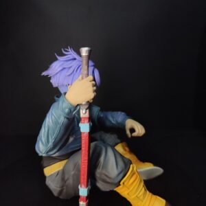 Figura Trunks sentado tamaño pequeño