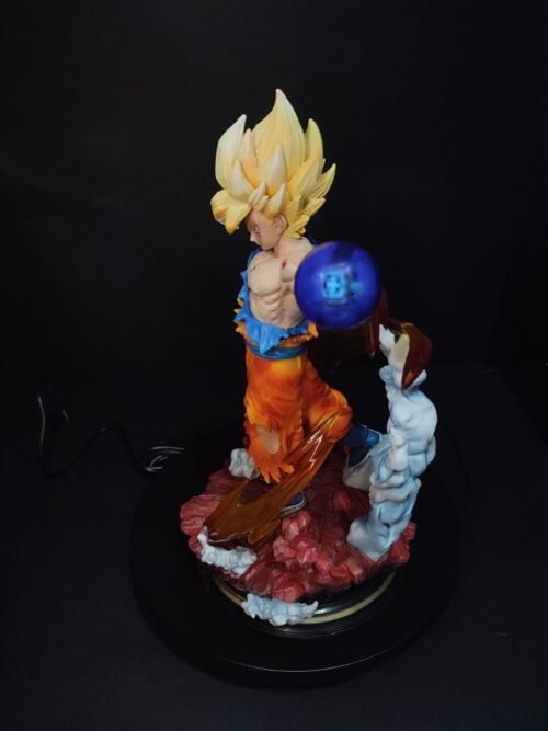 Figura Goku Super Saiyan sobre base con sistema FDS - Dragon Ball