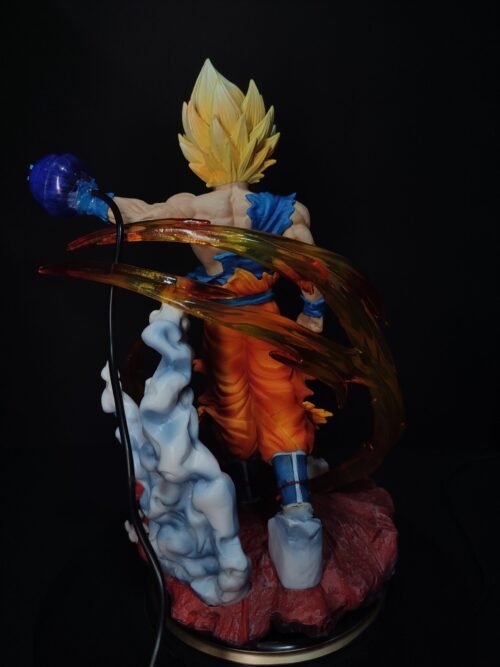 Figura Goku Super Saiyan sobre base con sistema FDS - Dragon Ball